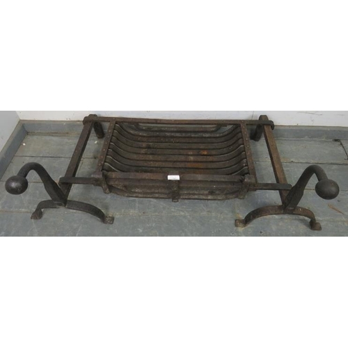 747 - A heavy, well-made Gothic style wrought iron fire basket and fire dogs with ball finials, on splayed... 