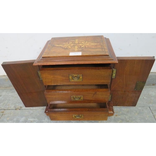 853 - A Victorian figured walnut and mahogany tabletop cabinet, having marquetry inlay, the twin doors ope... 