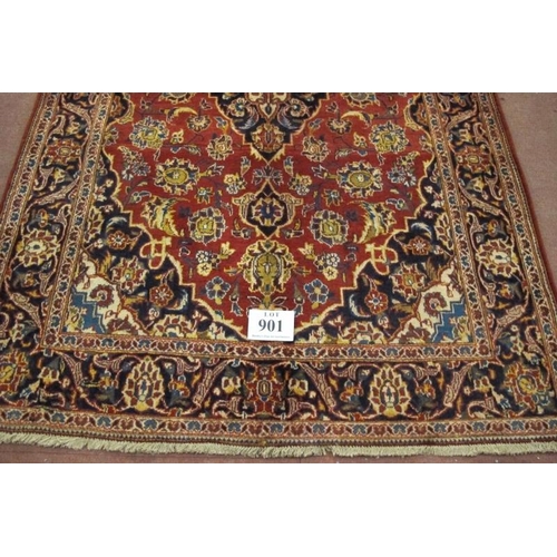 901 - A fine central Persian Kashan rug. Central floral design blue on red ground. In very good condition.... 