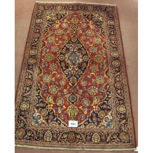 901 - A fine central Persian Kashan rug. Central floral design blue on red ground. In very good condition.... 