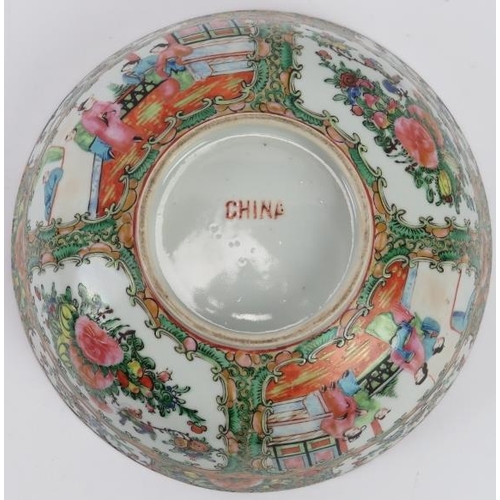 135 - A Chinese Famille Rose Medallion polychrome enamelled porcelain bowl, late 19th/early 20th century. ... 