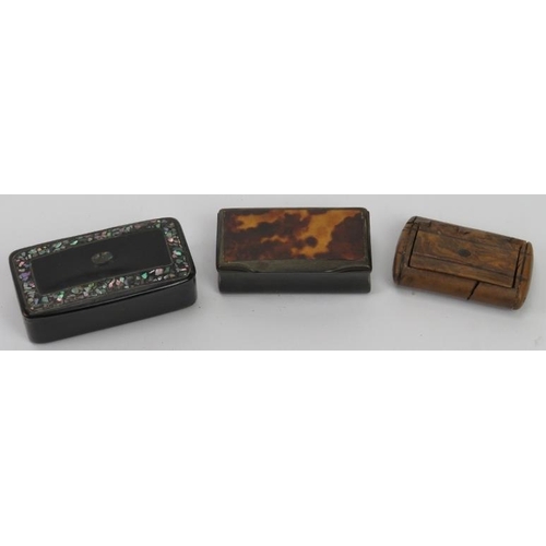 158 - A group of three snuff boxes, 19th century. Comprising a tortoiseshell and horn snuff box, a black l... 