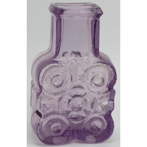 21 - A rare vintage Scandinavian ‘On The Rocks’ purple glass vase by Lars Hellsten. Scruf glassworks of S... 