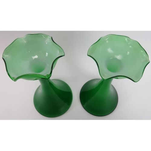 26 - A pair of green opaline glass vases, 20th century. (2 items) 20 cm height. 
Condition report: Good c... 