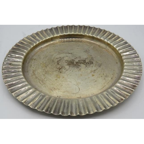 311 - A small silver circular dish, Sheffield 1972. Approx weight 3.5 troy oz/109 grams.
Condition report:... 