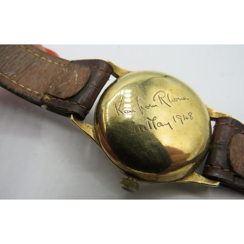 322 - A 9ct gold Longines vintage wristwatch on a leather strap. Approx weight 38 grams.
Condition report:... 