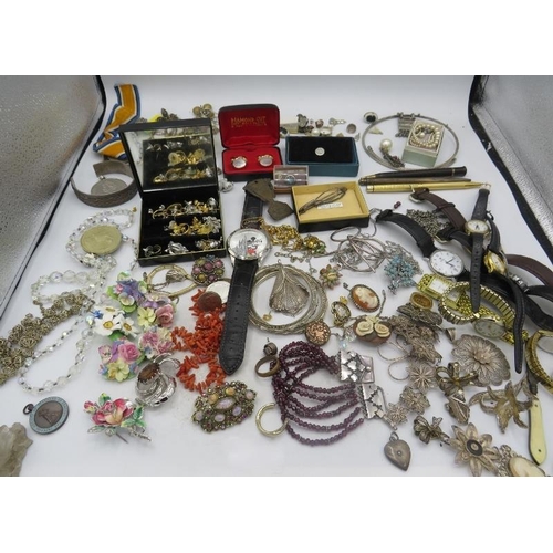 339 - A large collection of mainly vintage jewellery to include a coral necklace, a silver & amethyst brac... 