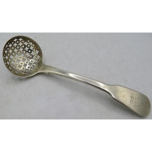 347 - A Georgian silver sifter spoon, London 1815. Approx 28 grams.
Condition report: Some surface scratch... 