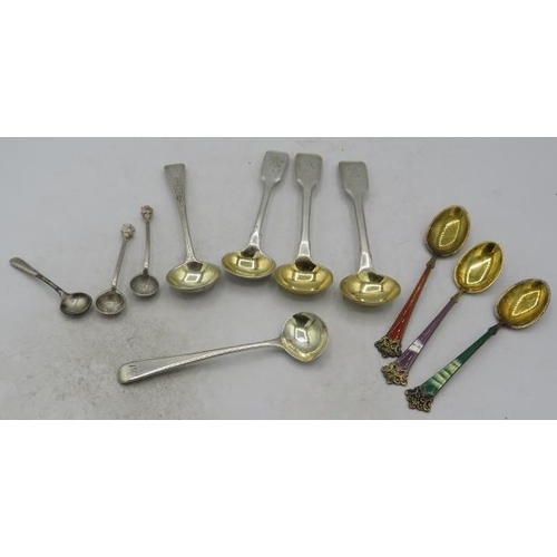 371 - A Georgian silver salt spoons, a pair of Victorian silver salt spoons with gilded bowls, London 1843... 