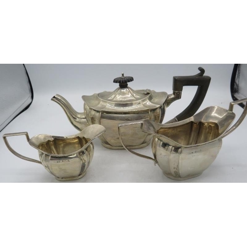 391 - A three piece Batchelor's tea service comprising of teapot, sugar bowl and cream jug. Teapot with eb... 