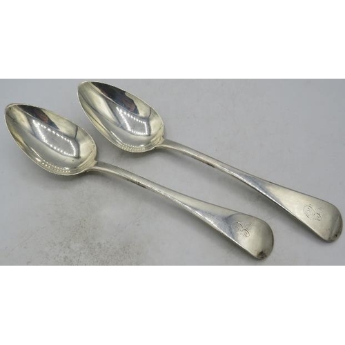 427 - A pair of Georgian silver table spoons, Newcastle 1802, Thomas Watson. Approx weight 4 troy oz/124 g... 