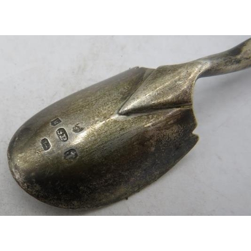 428 - A silver & mother of pearl stilton scoop. Approx weight 38 grams.
Condition report: Some age related... 