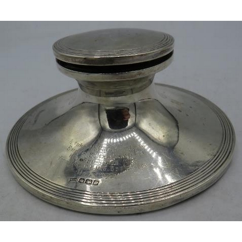 430 - A Capstan silver inkwell with glass liner, Sheffield 1922, Walker & Hall. Approx 5