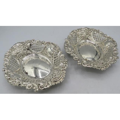 437 - A pair of oval silver bon bon dishes with flower, scroll and pierced decoration, Chester 1897. Appro... 