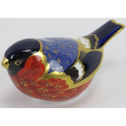 45 - A Royal Crown Derby porcelain Bullfinch bird paperweight, circa 2004. 12.8 cm length.
Condition repo... 