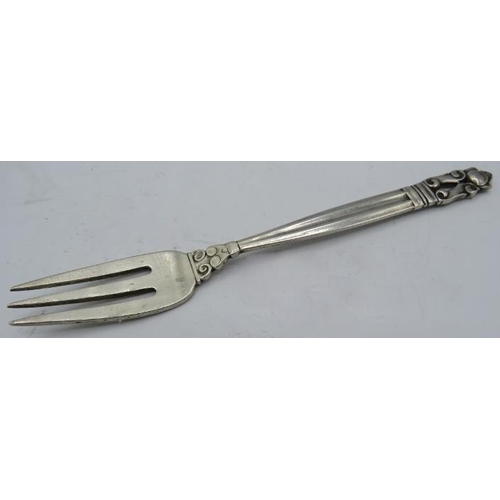 478 - A Georg Jensen Art Deco sterling silver pickle fork. Approx weight 26 grams.
Condition report: Some ... 