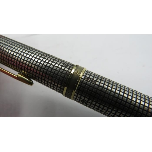 481 - A vintage Parker 75 Cisele sterling silver fountain pen with 18ct gold nib, made in France with Park... 