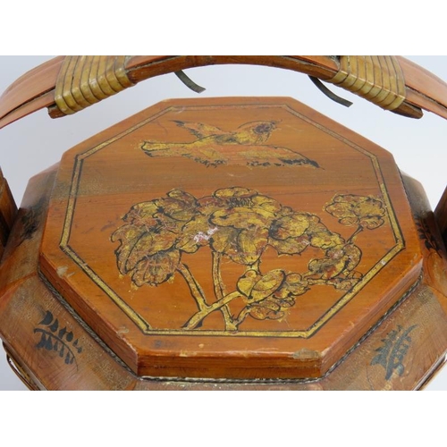 58 - Two Chinese gilt lacquered wood picnic boxes, 20th century. 34 cm approximate height. 
Condition rep... 