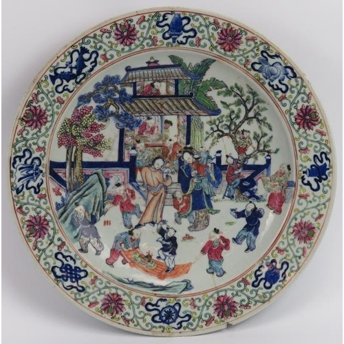 99 - A Chinese Wucai famille rose polychrome enamelled porcelain charger, 19th century. Decorated with fi... 