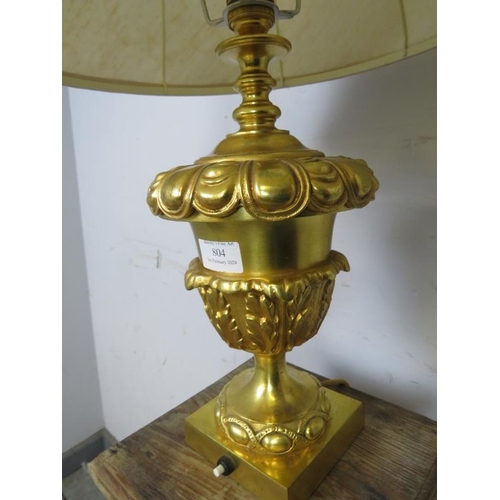 804 - A good quality vintage gilt brass table lamp, having relief acanthus decoration in the Classical tas... 