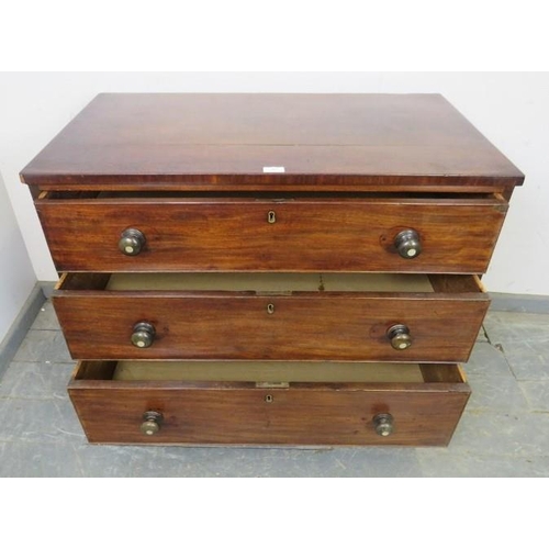 867 - A Georgian mahogany straight front chest of small proportions, housing three graduated cock-beaded d... 