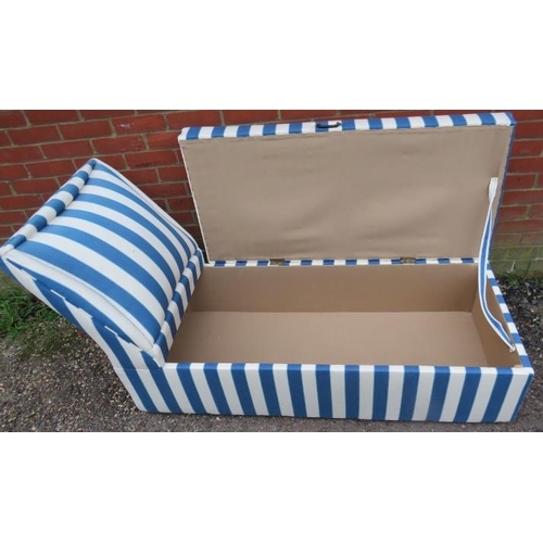 884 - A vintage chaise lounge/ottoman re-upholstered in good quality blue and white striped material, the ... 