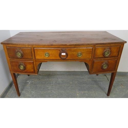 894 - An antique mahogany bow-fronted kneehole writing desk, having a configuration of five drawers with b... 