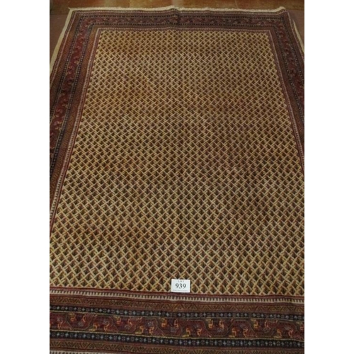 939 - Central Persian Arak carpet. A central repeat pattern arrangement on a cream ground. 310cm x 230cm (... 