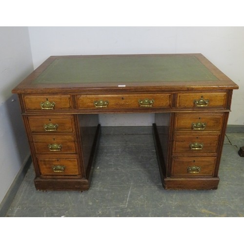 812 - An Edwardian mahogany pedestal desk, the top with inset green leather writing surface, housing a con... 