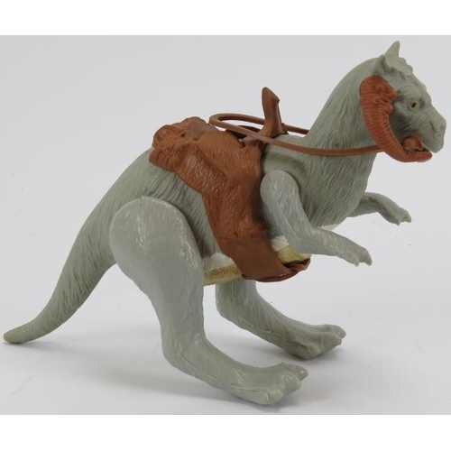 245 - Star Wars: A vintage Palitoy The Empire Strikes Back Tauntaun, circa 1980. Cat No.33309. 
Condition ... 