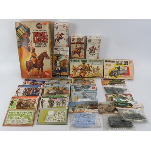 257 - An assortment of twenty model making kits. Mostly military related. (20 items). 
Condition report: S... 