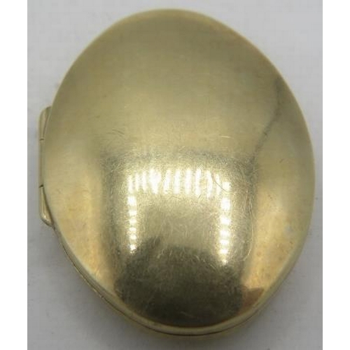 353 - A 9ct yellow gold oval locket. Approx 40mm long, approx weight 7.6 grams.
Condition report: Some sur... 