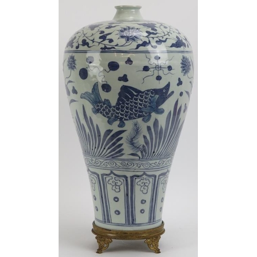 63 - A large Chinese Ming dynasty style blue and white porcelain meiping vase, 20th century. Decorated wi... 