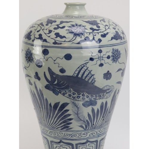 63 - A large Chinese Ming dynasty style blue and white porcelain meiping vase, 20th century. Decorated wi... 