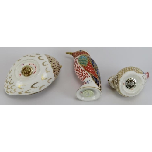 8 - Three Royal Crown Derby porcelain bird paperweight figurines. (3 items) Hummingbird: 10 cm height.
C... 