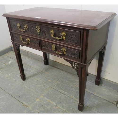 724 - An 18th century mahogany low boy in the Chippendale taste, having one long above two short drawers w... 