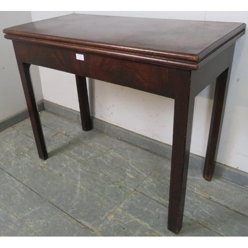 773 - A Georgian Cuban mahogany turnover card table, on inner chamfered square supports. 
H73cm W91cm D45-... 