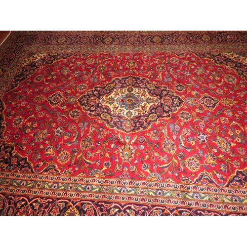 917 - Central Persian Isfahan carpet, central medallion, pale blue - cream - red, with wide borders, 353cm... 