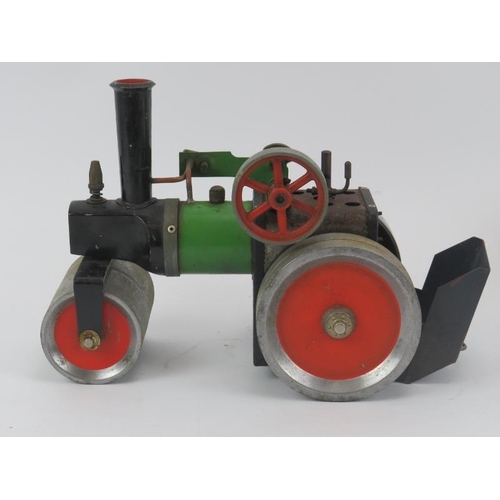 113 - A vintage Mamod steam roller, SE1 stationary steam engine with light bulb generator and polishing ma... 