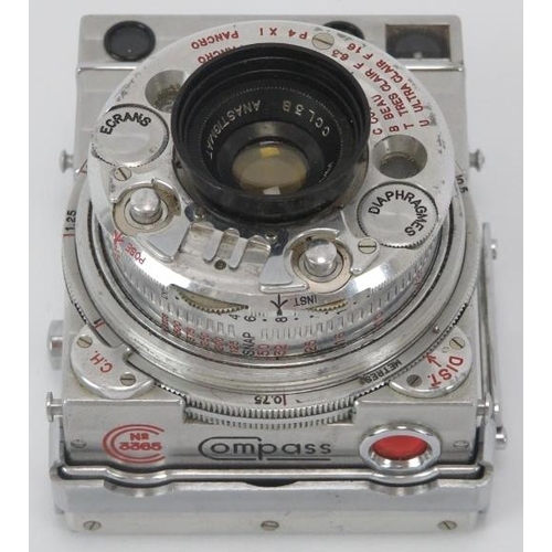 124 - A Vintage Swiss Jaeger le Coultre Co Compass Camera II. No 3365. 35MM lens. Instruction manuals incl... 