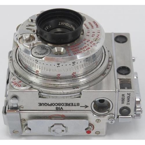 124 - A Vintage Swiss Jaeger le Coultre Co Compass Camera II. No 3365. 35MM lens. Instruction manuals incl... 