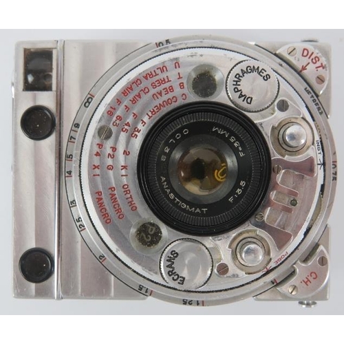 124 - A Vintage Swiss Jaeger le Coultre Co Compass Camera II. No 3365. 35MM lens. Instruction manuals incl... 