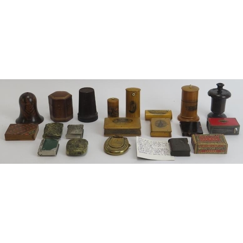 140 - Tobacconalia: A collection of vintage and antique vesta boxes and related items. (21 items) 8.3 cm t... 