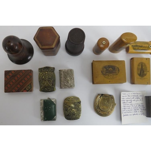 140 - Tobacconalia: A collection of vintage and antique vesta boxes and related items. (21 items) 8.3 cm t... 