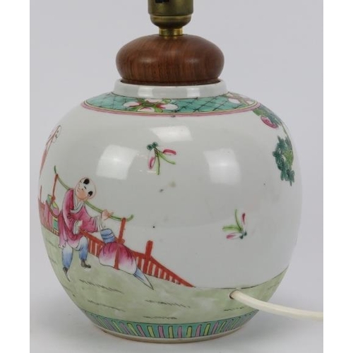 185 - A Chinese famille rose ginger jar, late 19th/early 20th century. Overglaze enamel painted depicting ... 