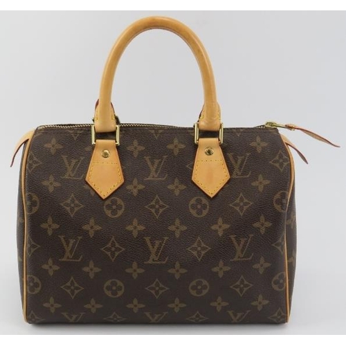 205 - A Louis Vuitton monogram canvas leather ’Speedy 25’ handbag. Approximate dimensions: 26 cm length, 1... 