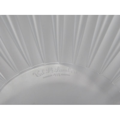 22 - A Val St Lambert clear glass serving dish retailed by Tiffany & Co, late 20th century. Etched mark o... 