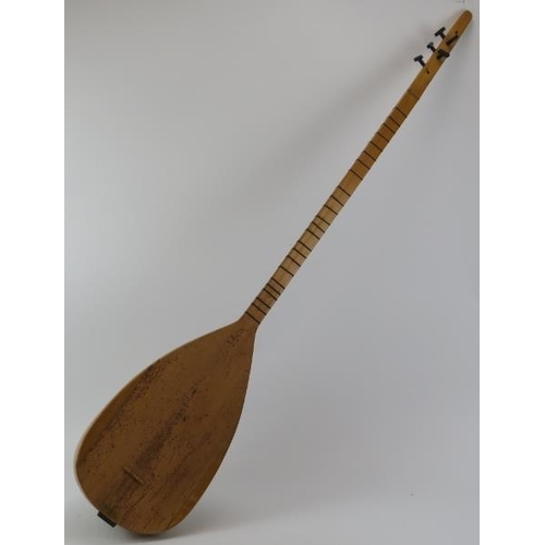 258 - Musical instruments: A Turkish saz stringed instrument. Constructed in wood with plastic tuners. 119... 