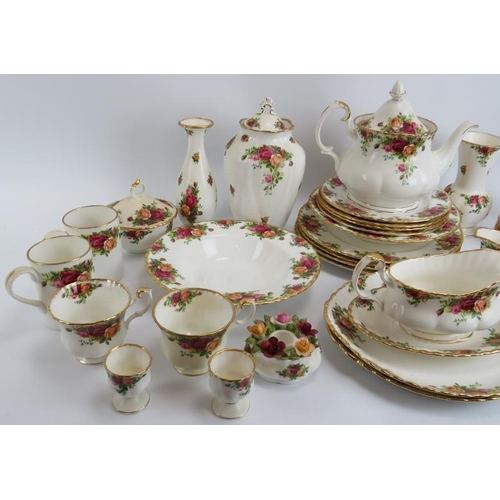 268 - A group of Royal Albert ‘Old Country Roses’ pattern porcelain wares. Vases, teacups, saucers, bowls,... 