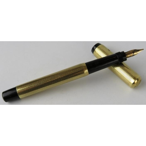 307 - A small 14ct gold retractable fountain pen, possibly by Mont Blanc. The cap is marked 585 and the en... 